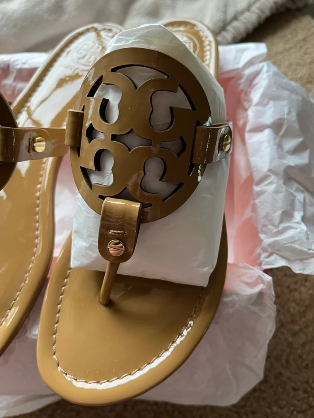 Tory Burch Miller Patent Sandals in Sand NIB - Picture 3 of 13